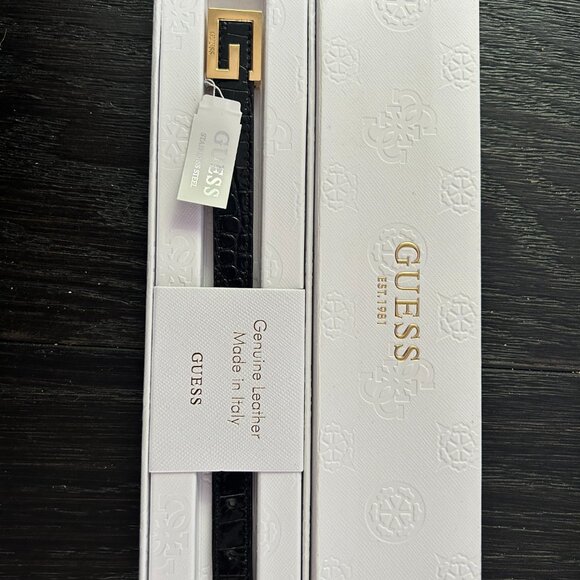 GUESS BLACK LEATHER BRACELET with CLASSIC GOLD EMBOSSED LOGO CLIP - Picture 3 of 5